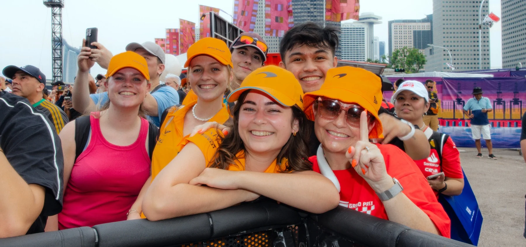 Descriptive Card - The Singapore Grand Prix according to social