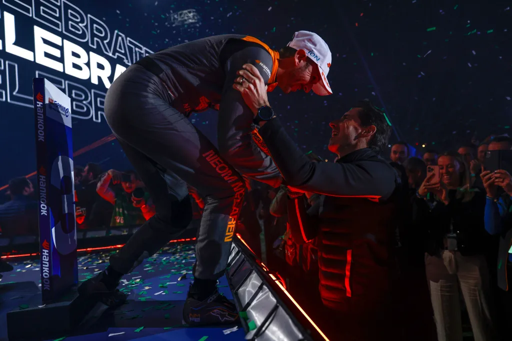 Heritage - Trophies - Mclaren-trophies-diriyah-e-prix-2023 - Legendary Laps - 5