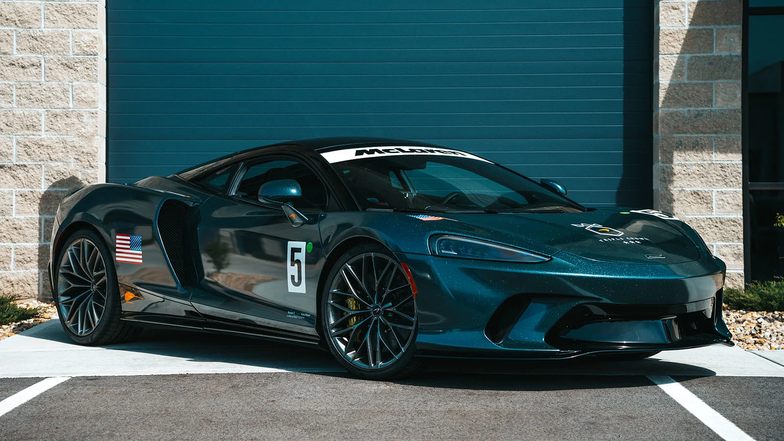 Indycar - 2023 - Indianapolis-500 - Arrow-mclaren-brings-triple-crown-inspired-mclaren-gts-to-indianapolis - Triple Crown-inspired liveries McLaren GT - 1