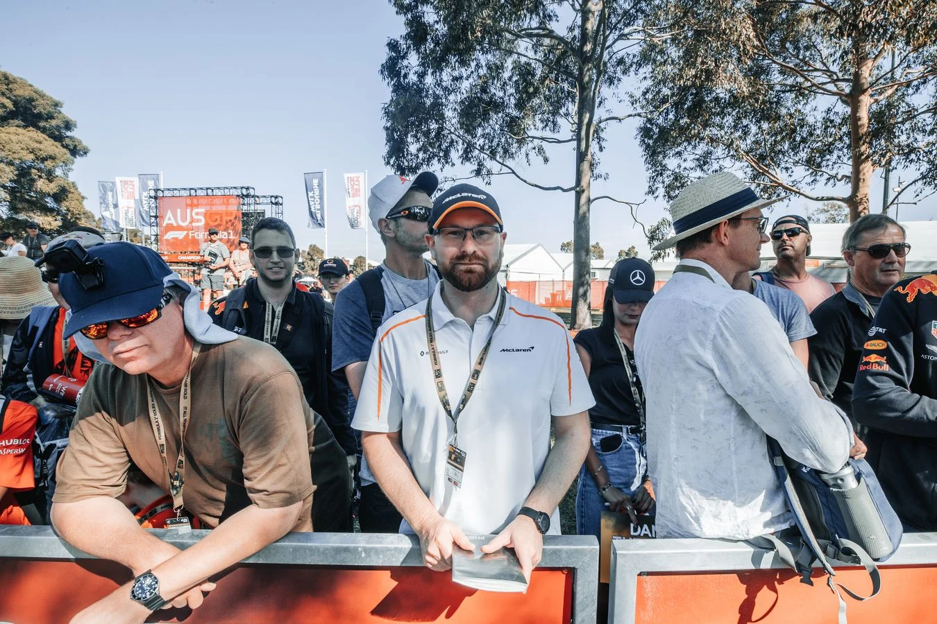 Latest-news - Mclarenracing - Article - Fans-no-other-gallery - Fans like no other The best way to be greeted in the Melbourne paddock - 1