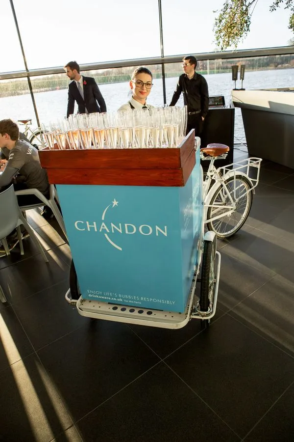 Latest-news - Mclarenracing - Article - Mclaren-fan-day-6234569 - McLaren+ Fan Day 600 members joined us at McLaren HQ to watch the Brazil GP - 8