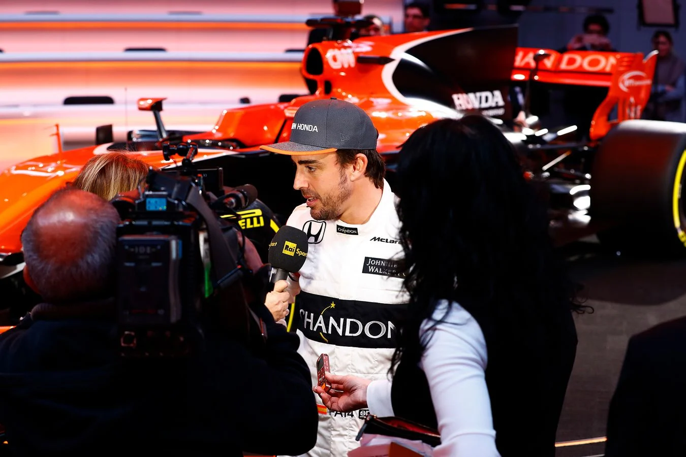 Team - Team-talk-looking-ahead-to-2017 - Team Talk: Looking ahead to 2017 Hear from the McLaren-Honda management team and drivers at the launch of the MCL32 - 0