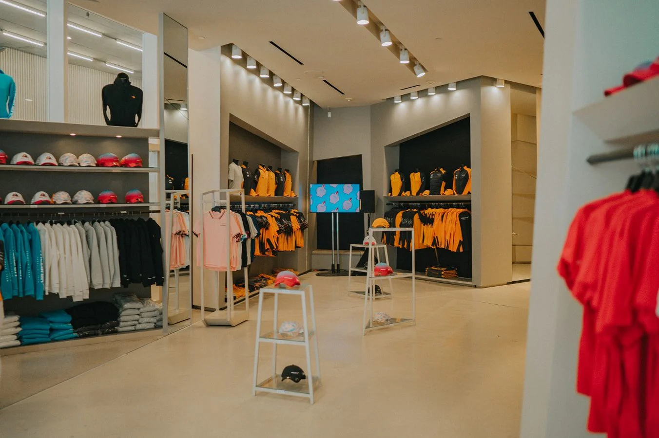 The McLaren Miami Speed Shop The only place in Miami you'll find F1 cars, supercars, live Djs, gaming and McLaren merch - 5