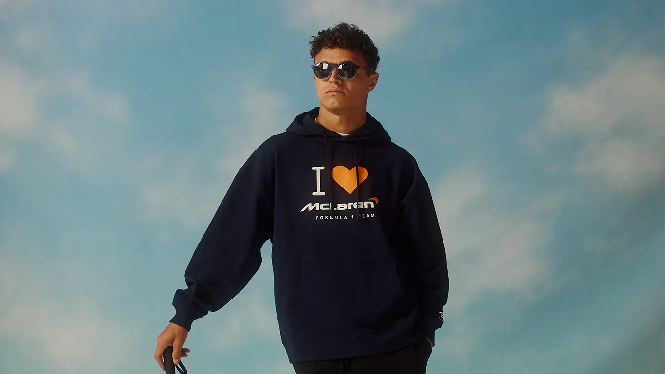 Two Card - Formula-1 - 2025 - British-grand-prix - Google-chrome-launch-legacy-at-speed-livery - Explore the Silverstone Collection - Explore the