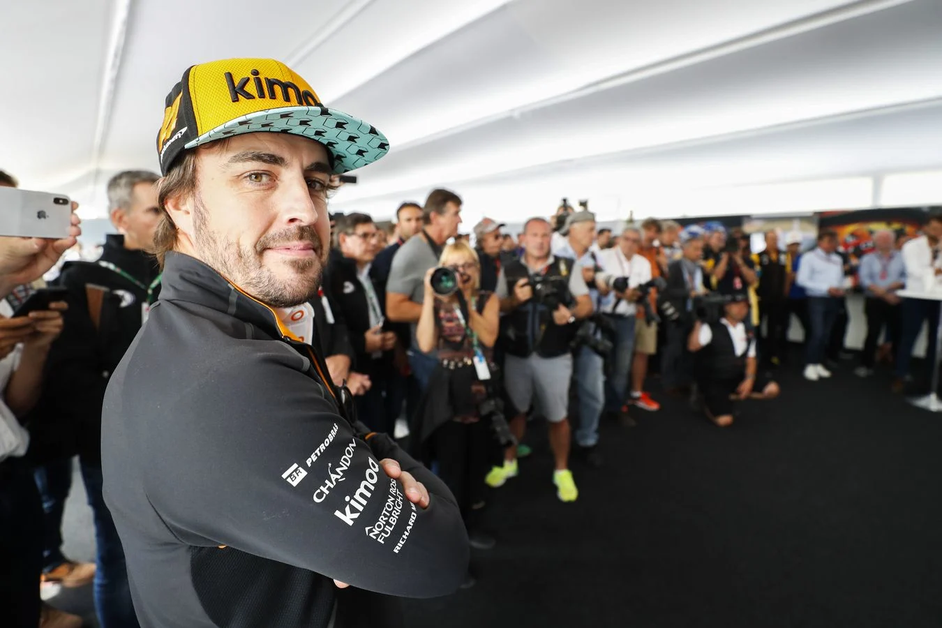 Fernando 300 The paddock come together to celebrate Fernando's 300th race in F1 - 5