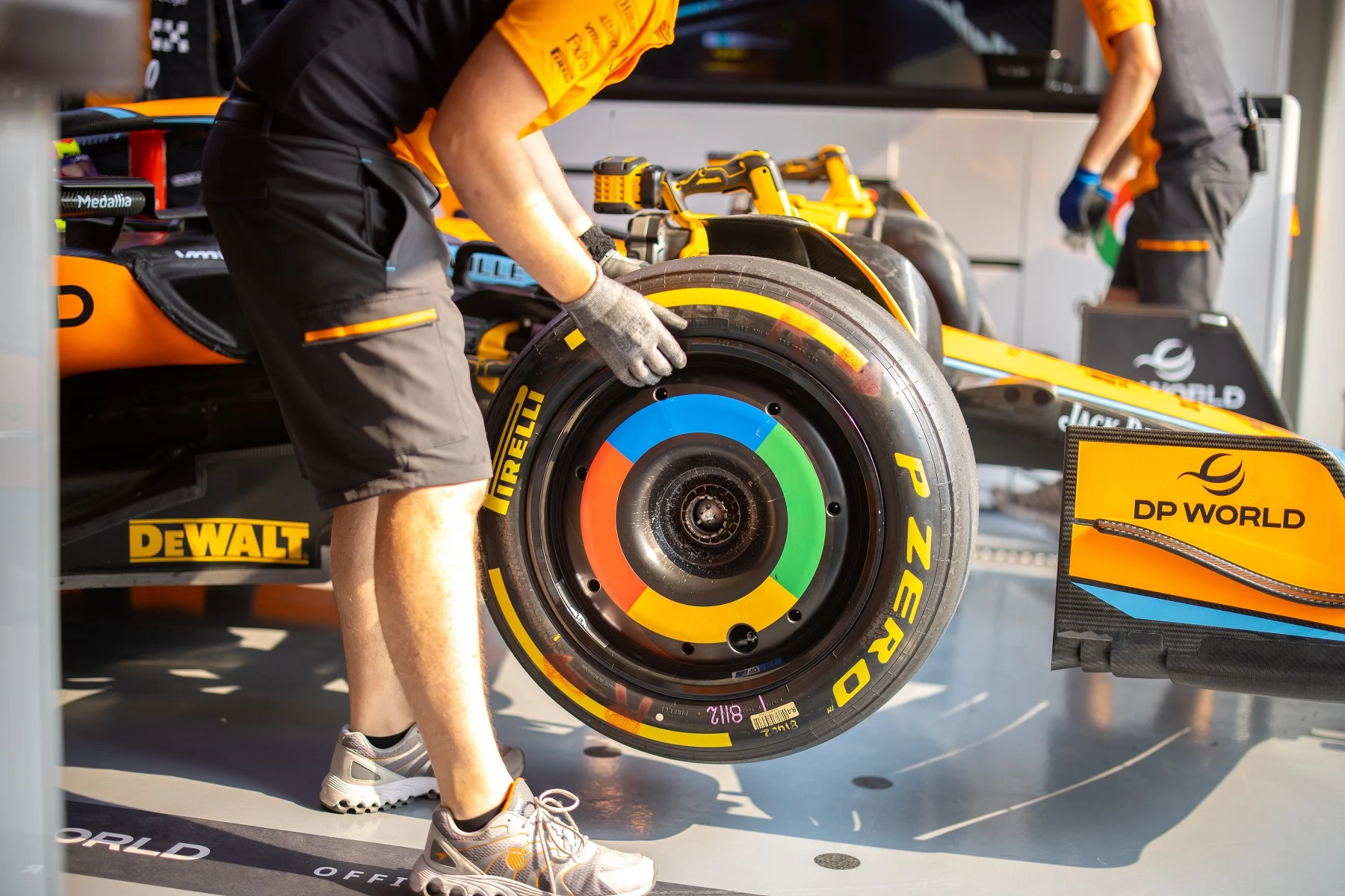 Formula-1 - 2023 - Austrian-grand-prix - The-engineering-room