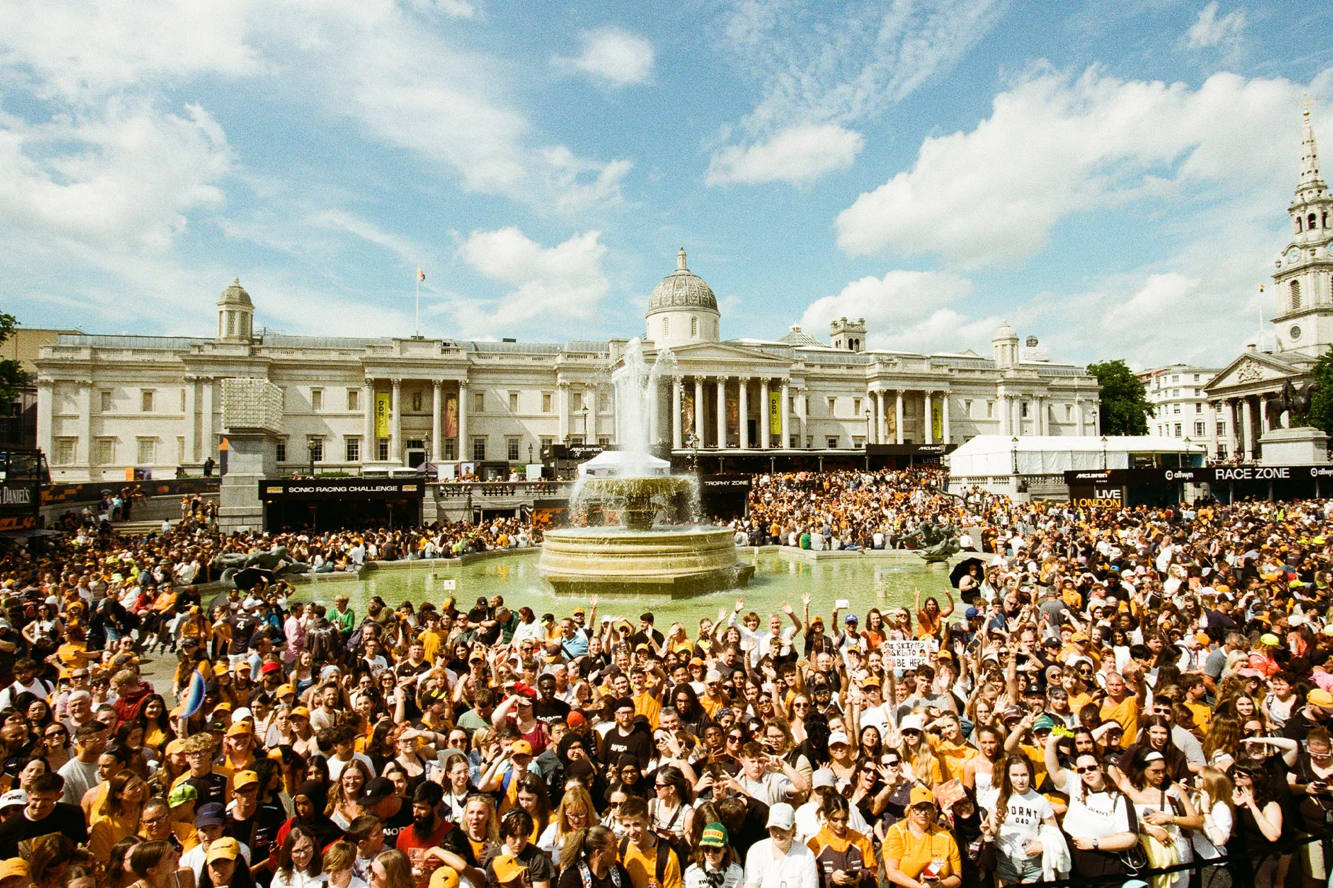 Formula-1 - 2025 - Experiencing-mclaren-racing-live-london-with-our-fans