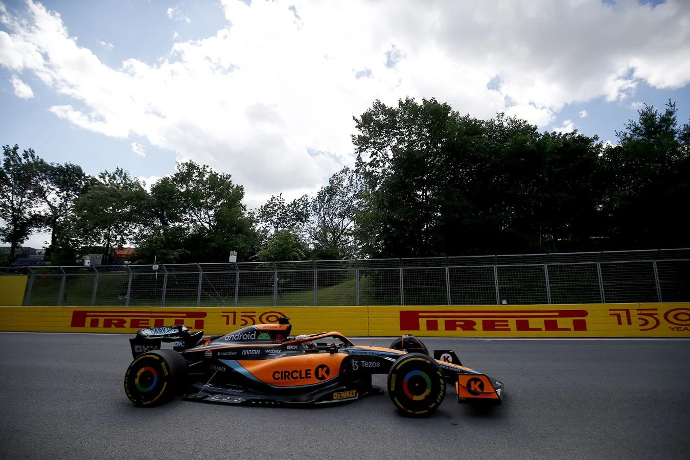 Formula-1 - 2022 - Canadian-grand-prix - Engineering-room