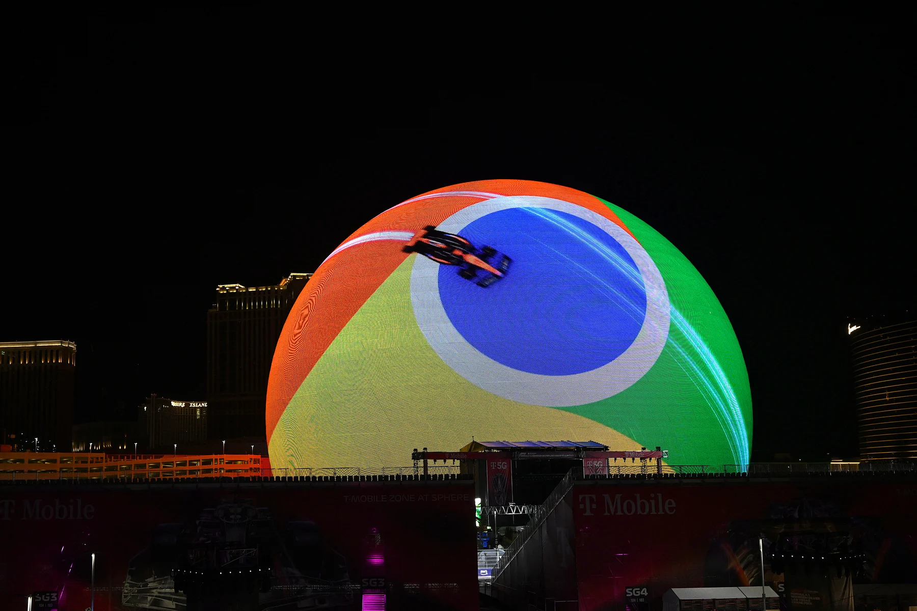 Formula-1 - 2023 - Las-vegas-grand-prix - Las-vegas-shows-that-f1-and-popular-culture-are-influencing-each-other-more-than-ever - Painting Las Vegas papaya   - 8