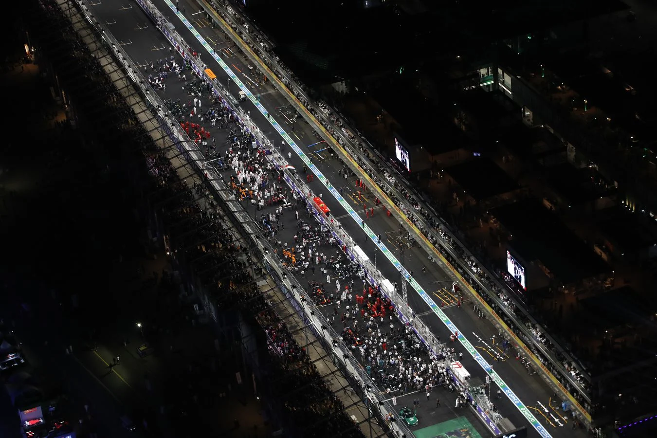 Team - The-year-ahead-zak-brown-2022