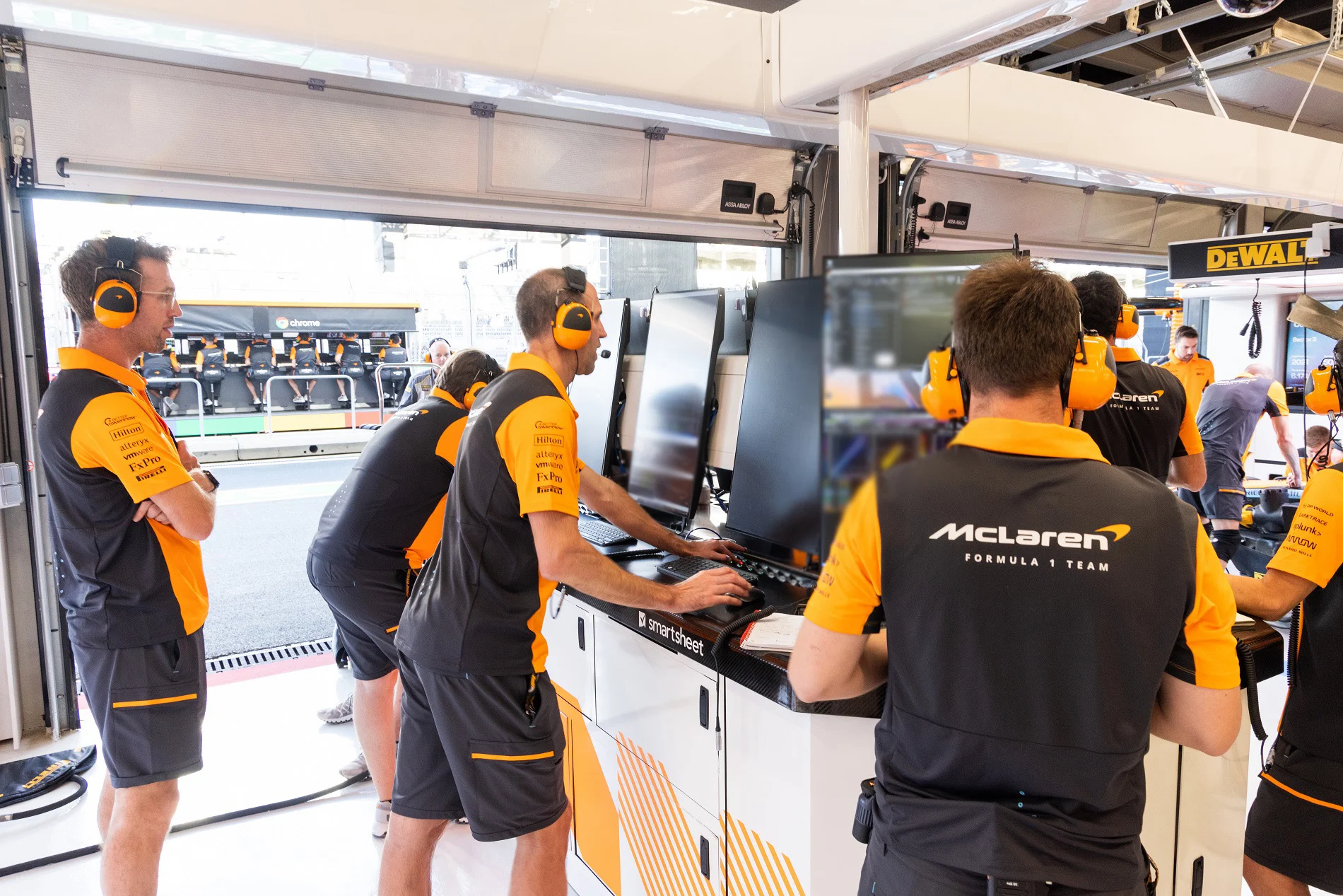 Formula-1 - 2023 - Azerbaijan-grand-prix - The-engineering-room