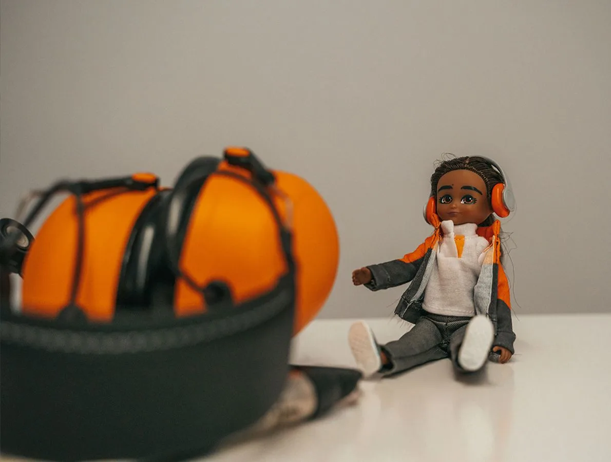 Latest-news - Mclarenracing - Article - Lottie-tour-female-role-models-who-inspire-her