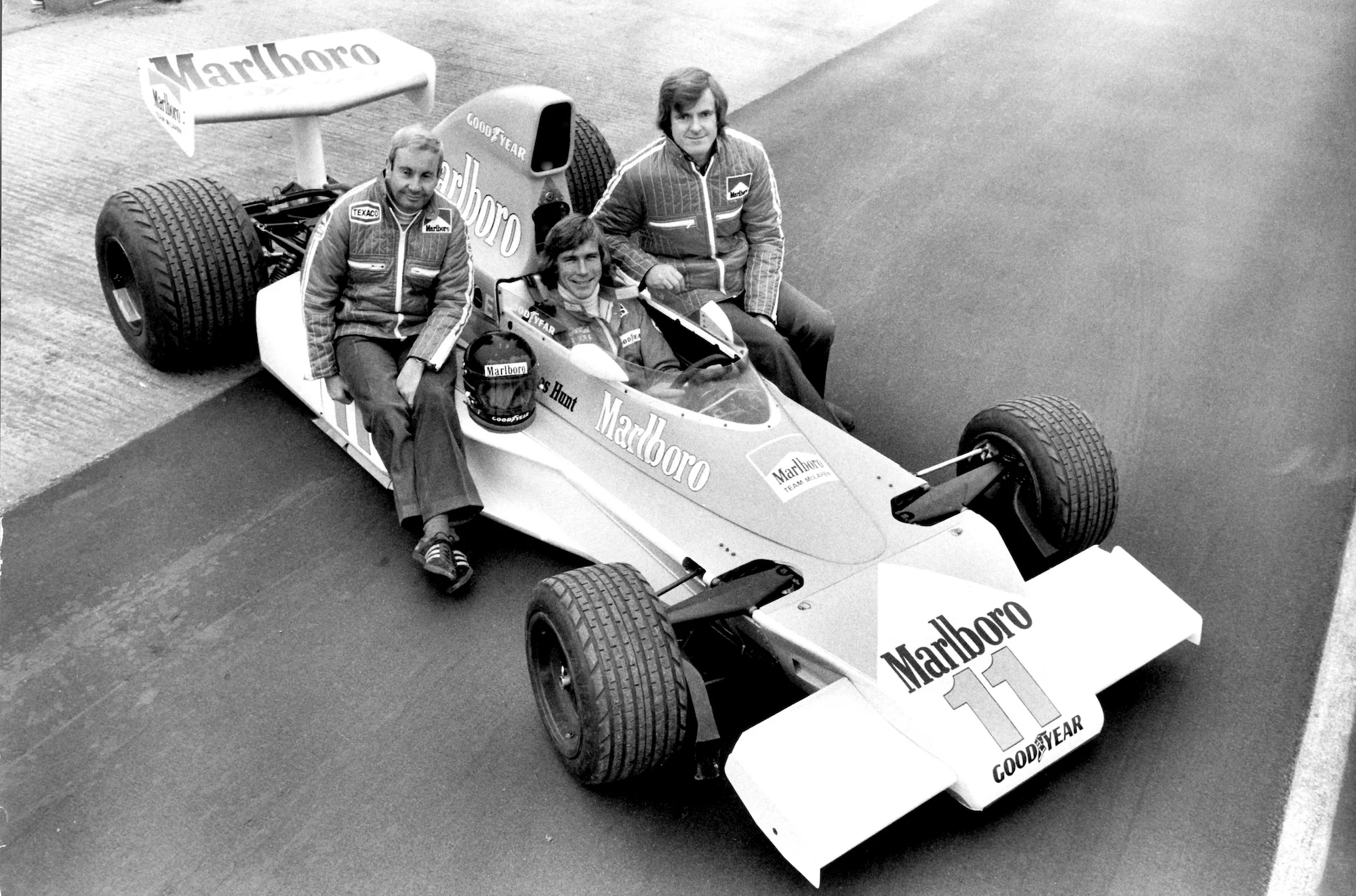 Teddy Mayer, James Hunt and Alastair Caldwell pose with the McLaren M23 at the launch