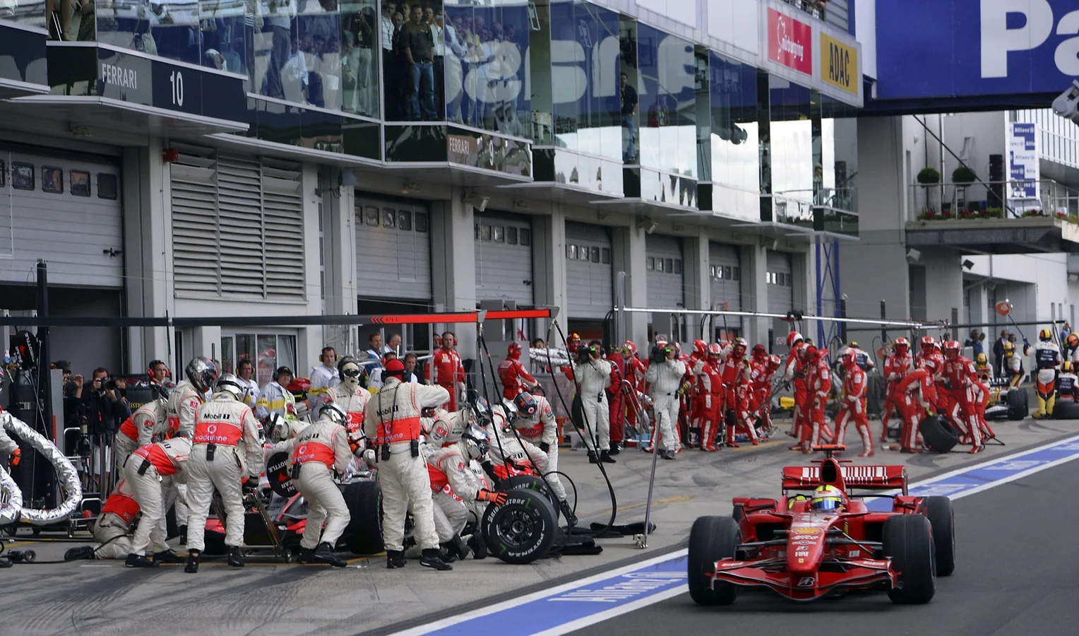 Team - 11-pitstops-that-changed-the-face-of-a-race