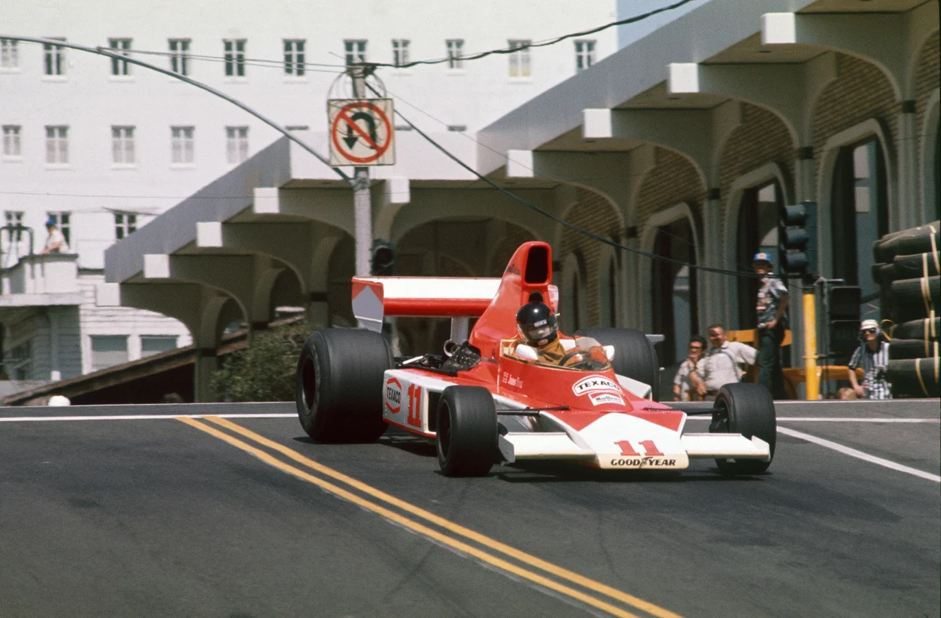 Heritage - Formula-1 - Drivers - James-hunt - On-the-hunt-james-1976-championship-part-1-2144475