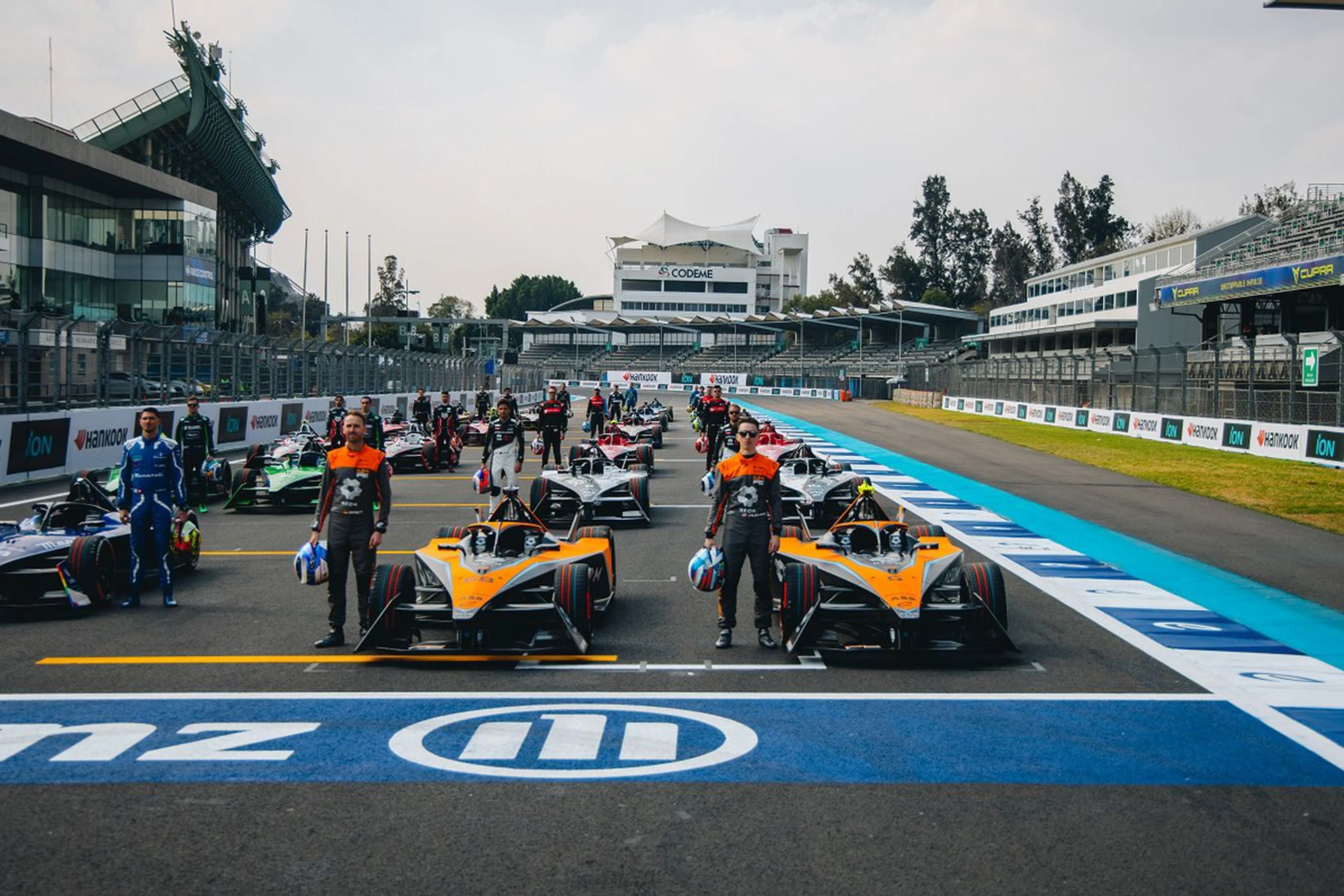 Miniature NIO Formule E Team #16 2ème Mexico City ePrix Formule E Saison 4 2017-2018 Oliver Turvey SPARKS SPAS5942 | Collect World Miniature NIO Formule E Team #16 2ème Mexico City ePrix Formule E Saison 4 2017-2018 Oliver Turvey SPARKS SPAS5942 | Collect World