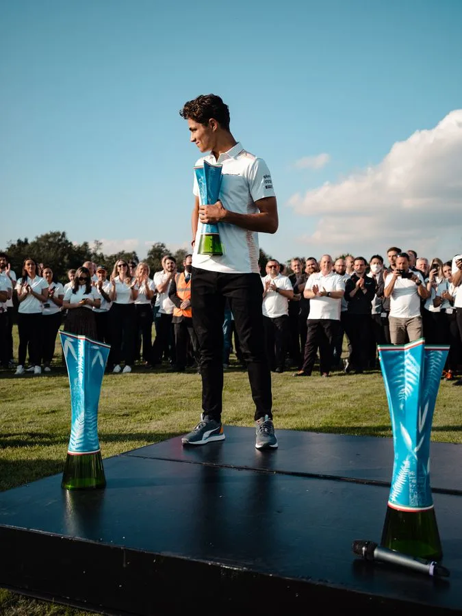 Latest-news - Mclarenracing - Article - Italian-gp-2021-celebration - Homecoming The team welcomed Lando and Daniel home after an unforgettable Italian GP - 4
