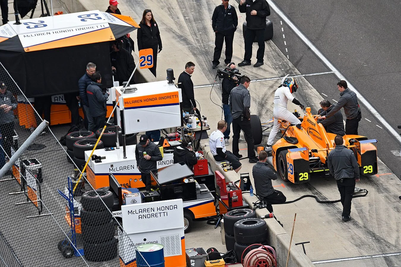 Indycar - 2017 - Fernando-takes-track-mclaren-honda-andretti-29 - Fernando takes to the track with the McLaren-Honda-Andretti #29 Fernando completes his Rookie Orientation Programme - 9
