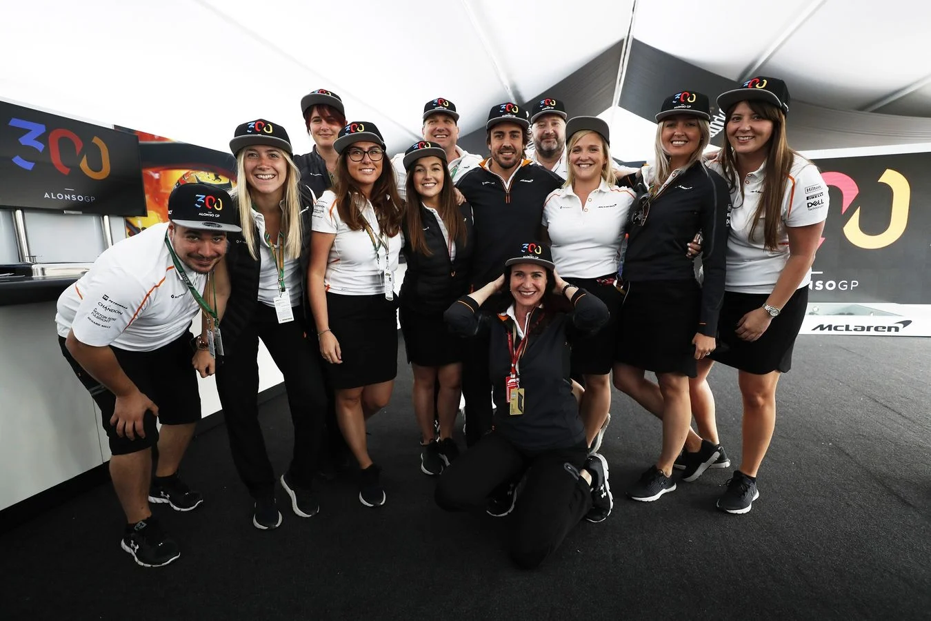 Fernando 300 The paddock come together to celebrate Fernando's 300th race in F1 - 7