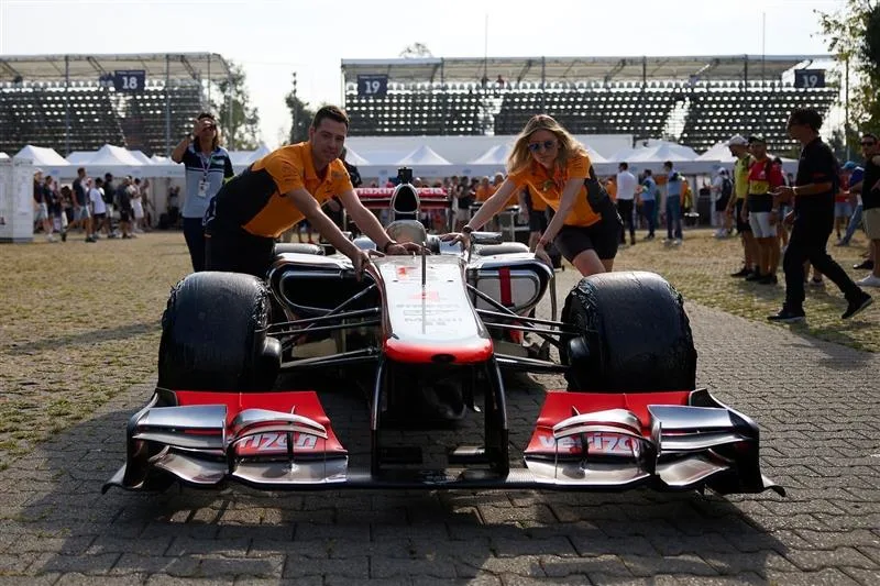 Formula-1 - 2025 - Meet-mclarens-inspiring-father-daughter-duo-tony-and-melanie-franklin - Through the years Tony and Mel Franklin - 6