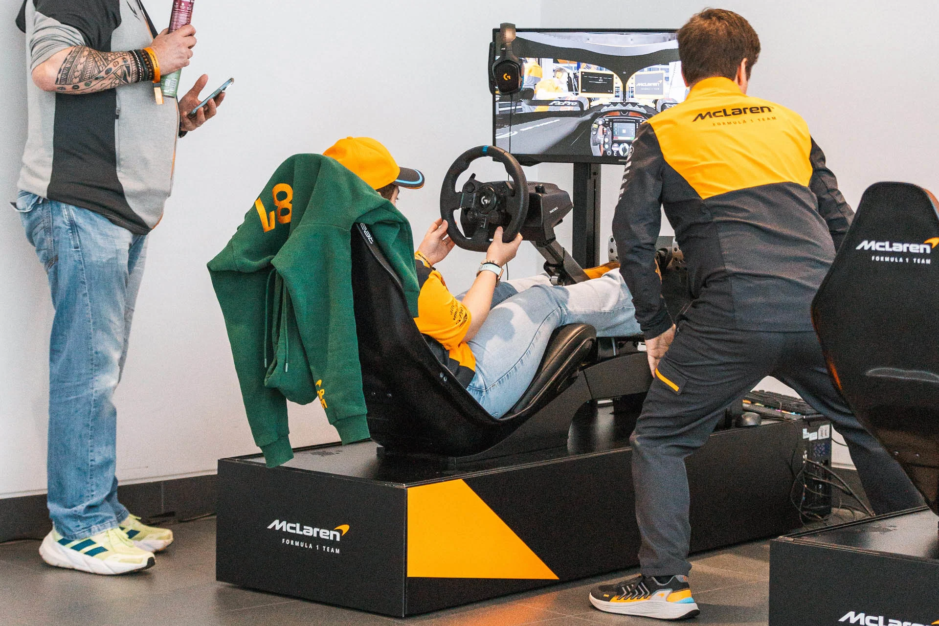 Formula-1 - 2024 - Watching-the-season-finale-with-our-fans-at-the-mclaren-factory - McLaren Plus  Behind the scenes - 3