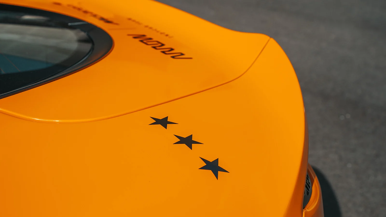 Indycar - 2023 - Indianapolis-500 - Arrow-mclaren-brings-triple-crown-inspired-mclaren-gts-to-indianapolis - Triple Crown-inspired liveries McLaren GT - 5
