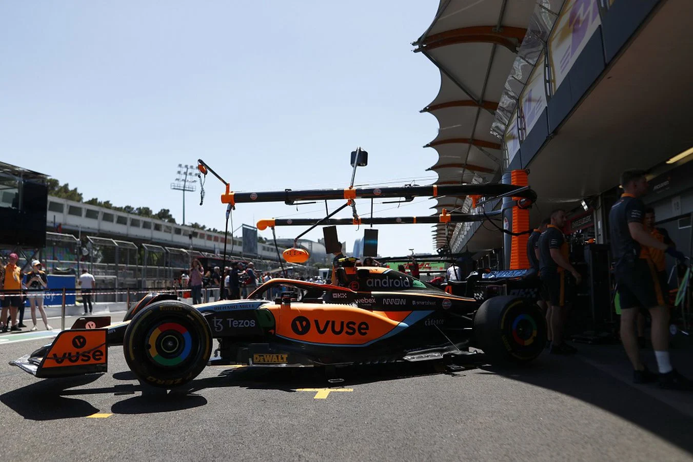 Formula-1 - 2022 - Azerbaijan-grand-prix - Engineering-room