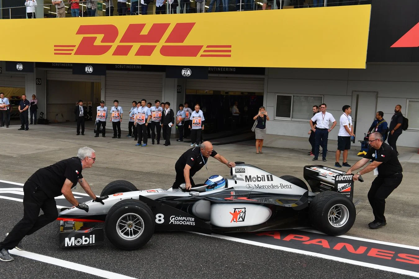 Heritage - Formula-1 - Cars - Mp4-13 - Mika-turning-back-the-clock - Turning back the clock The Flying Finn reunites with his championship winning MP4-13 in 2018 - 2