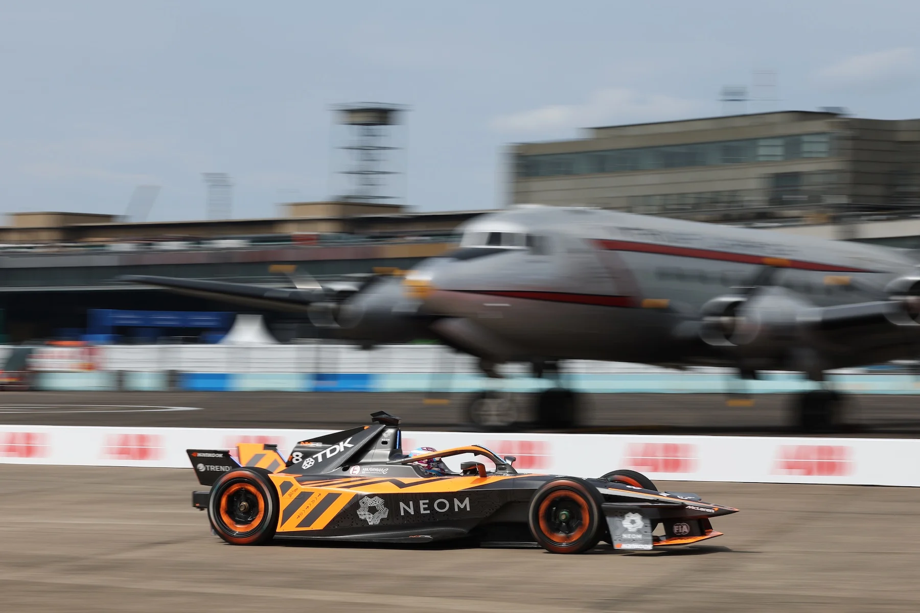 Formula-e - 2025 - Berlin-e-prix - Alex-dunne-and-ella-lloyd-on-their-second-time-driving-the-fe-car - Formula E's Berlin Rookie Test  Behind the scenes - 3