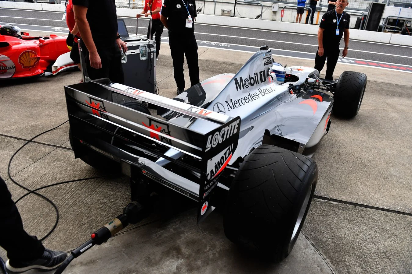 Heritage - Formula-1 - Cars - Mp4-13 - Mika-turning-back-the-clock - Turning back the clock The Flying Finn reunites with his championship winning MP4-13 in 2018 - 5