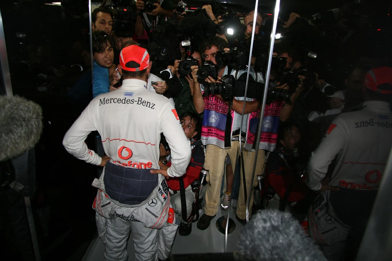 Team - F1-community-pays-tribute-tyler