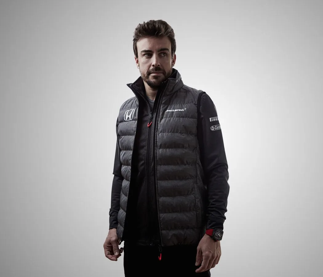 Latest-news - Mclarenracing - Article - Get-your-kit-on-2017 - Get your kit on for 2017 Our 11 top picks from the McLaren Store - 8