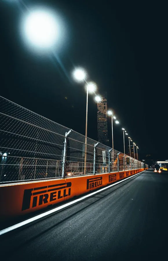 Latest-news - Mclarenracing - Article - Saudi-arabian-grand-prix-2021-light-it-up - Light it up Into the night at the Jeddah Corniche Circuit - 3