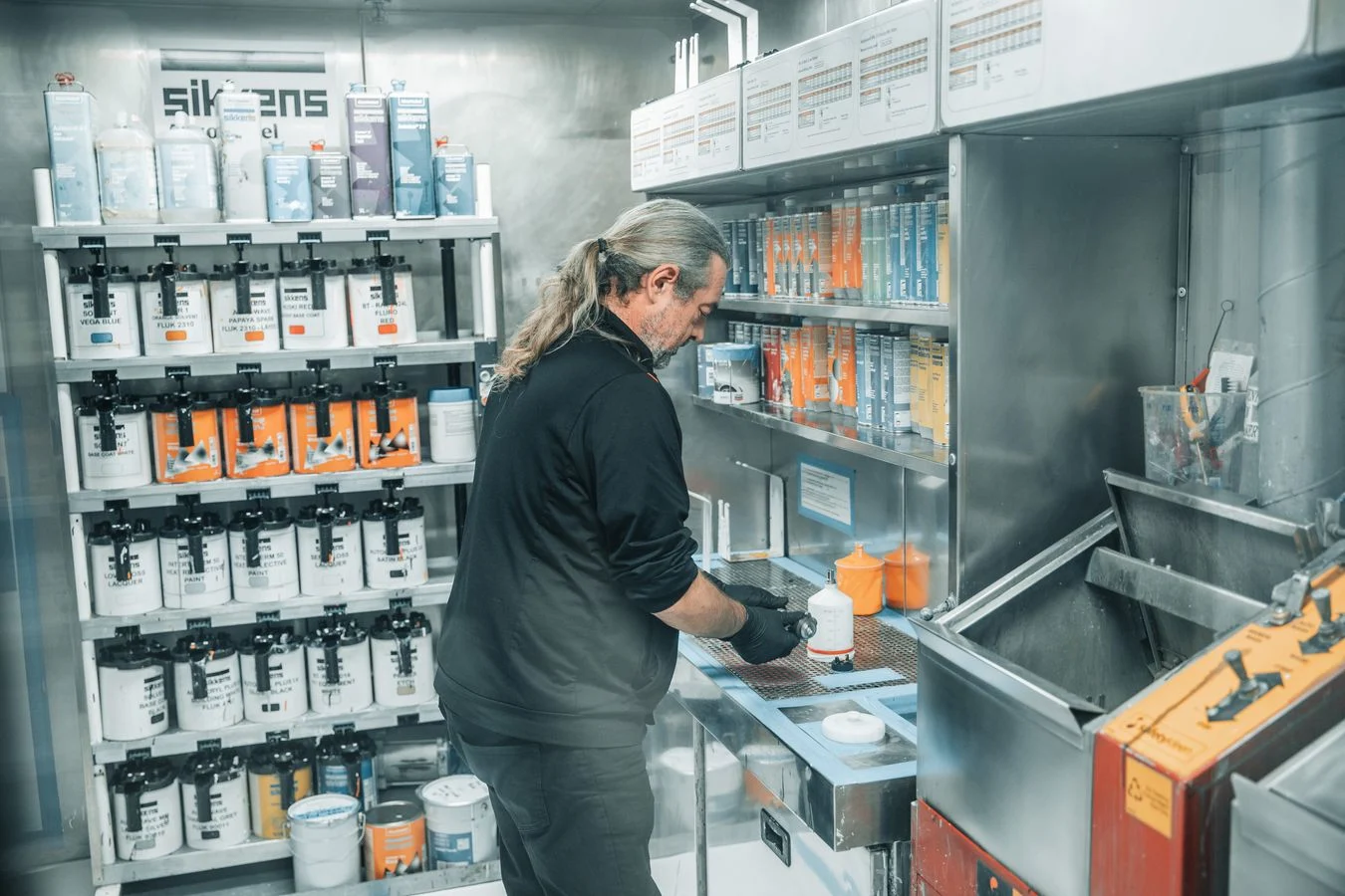 MCL35: Paint shop Our 2020 challenger gets a touch up ahead of its unveiling in February - 0