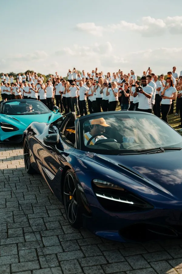 Latest-news - Mclarenracing - Article - Italian-gp-2021-celebration - Homecoming The team welcomed Lando and Daniel home after an unforgettable Italian GP - 1