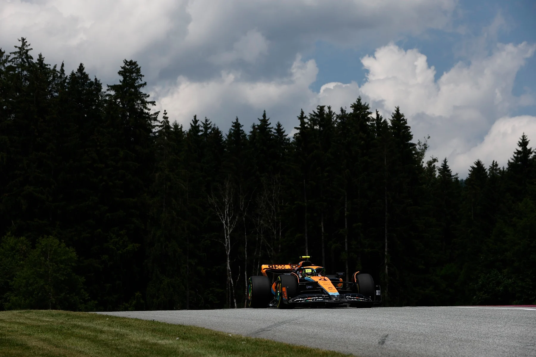 Formula-1 - 2023 - Austrian-grand-prix - The-engineering-room