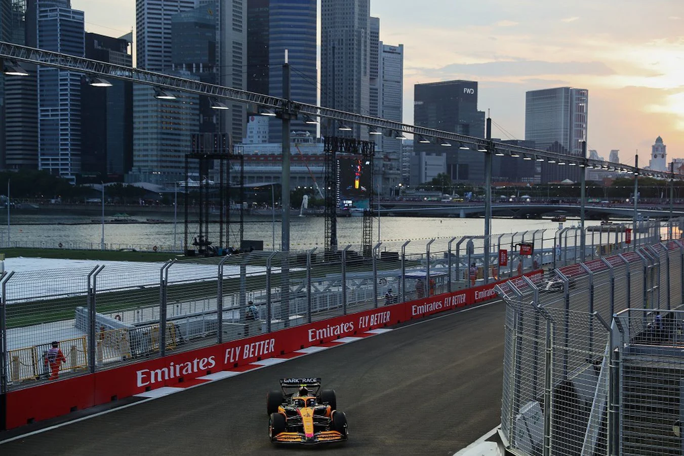 Formula-1 - 2022 - Singapore-grand-prix - Engineering-room