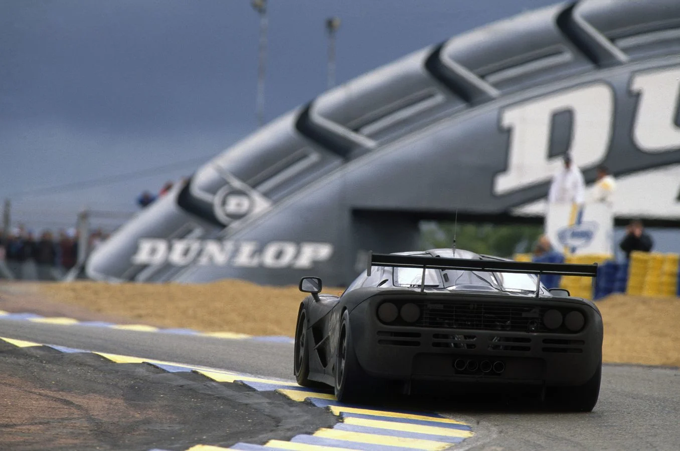 Latest-news - Mclarenracing - Article - Mclaren-le-mans-2248036 - McLaren at Le Mans Colourful shots from our endurance racing history - 5