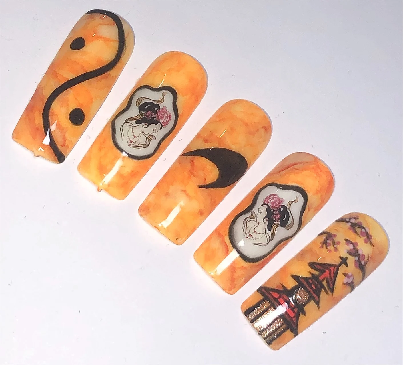 Formula-1 - 2024 - Meet-the-mclaren-fans-who-do-whatever-it-takes-to-support-the-team - Incredible McLaren nail art - 3