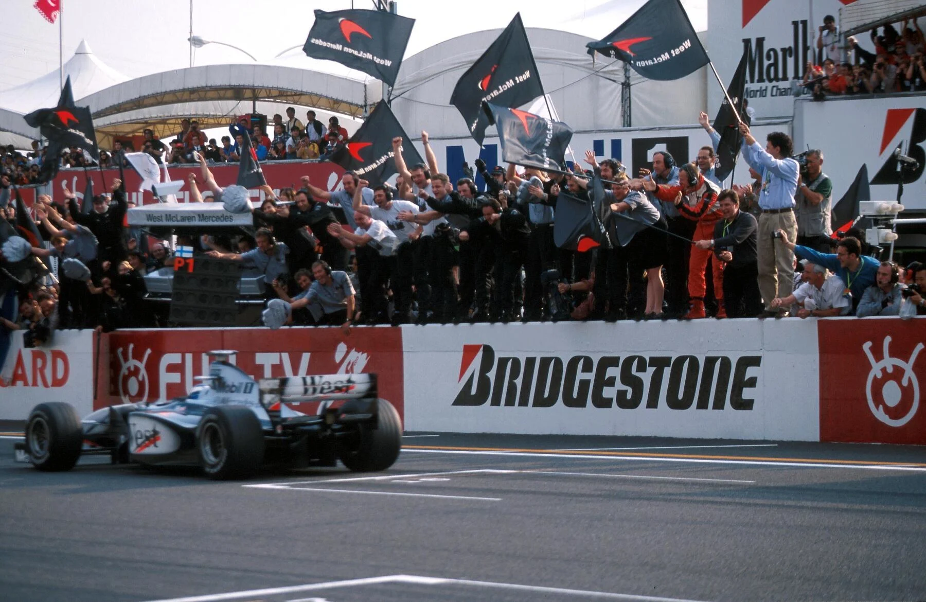 Heritage - Reuniting-mika-hakkinen-with-neil-oatley-the-brains-behind-his-first-title-winning-car - 25 years on Mika's first F1 World Championship - 0