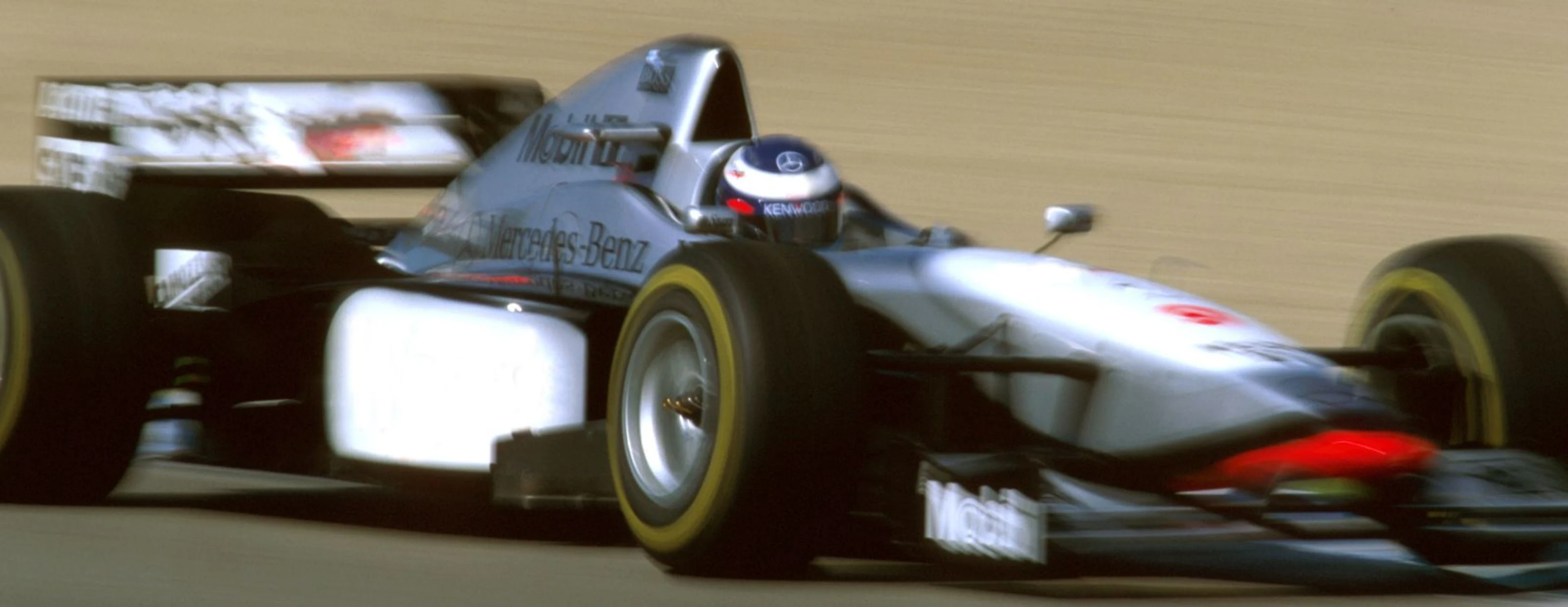 Mika scratches 7-year itch