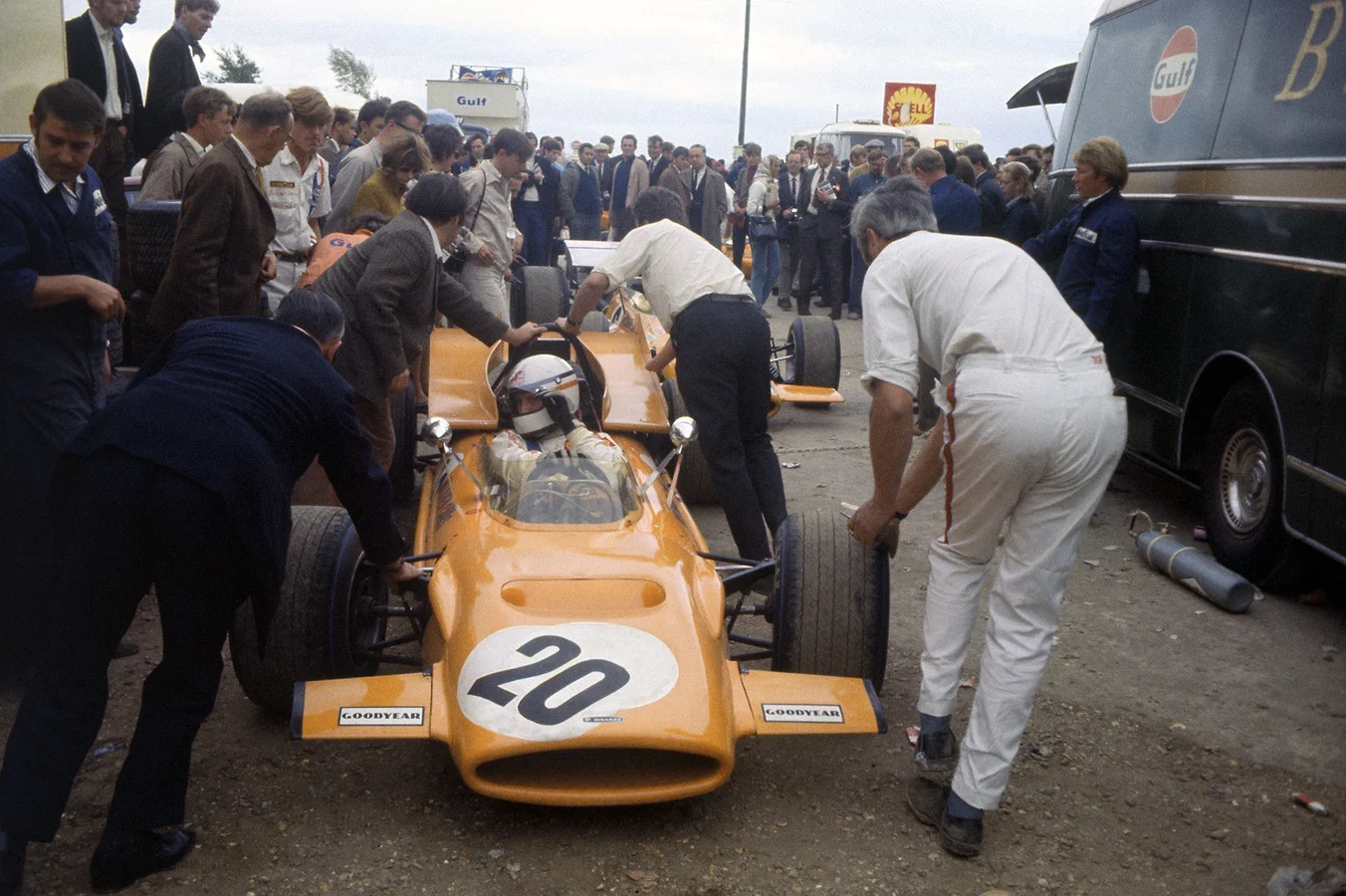Heritage - Formula-1 - Drivers - Derek-bell - Mclaren-me-derek-bell-2144459