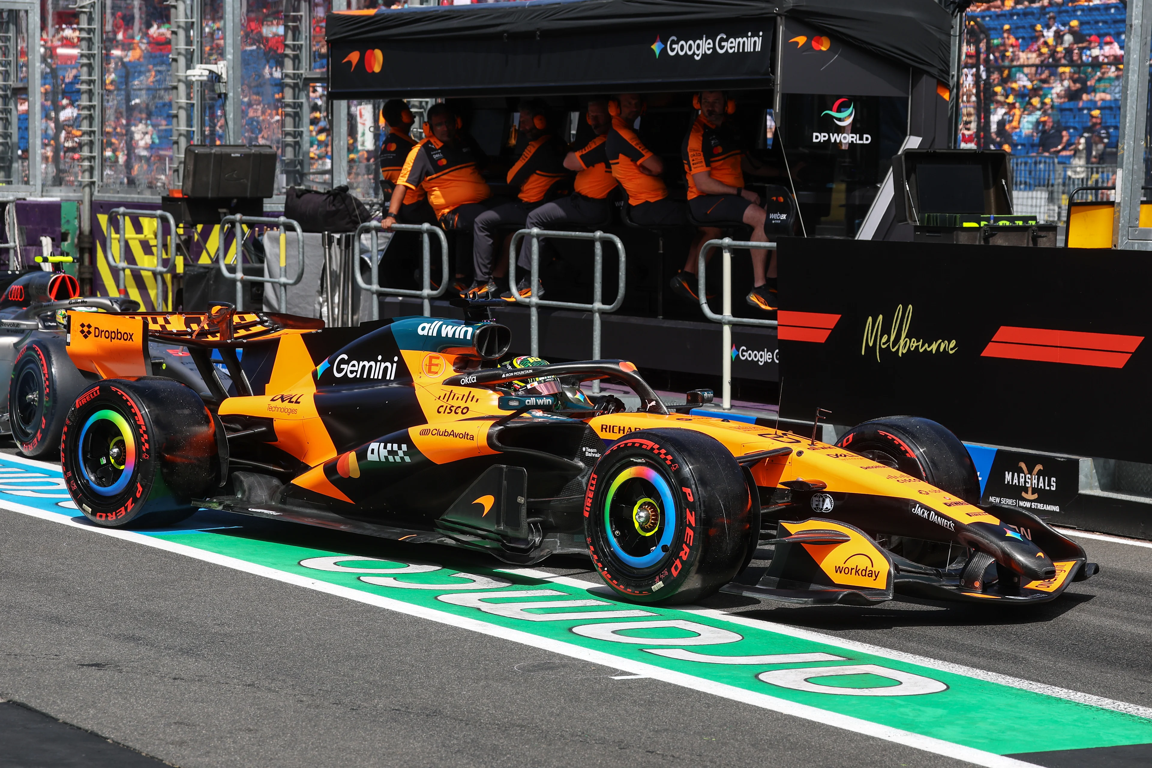 Image - Formula 1 - 2026 - Who sits on McLaren’s pit wall? - 3