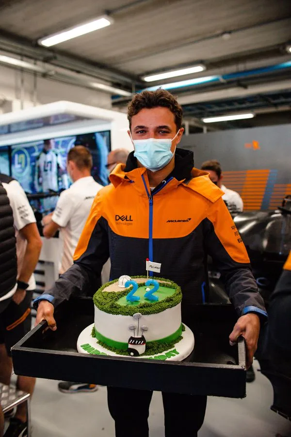 Feliz aniversário Celebrating Lando's 22nd birthday in São Paulo - 3