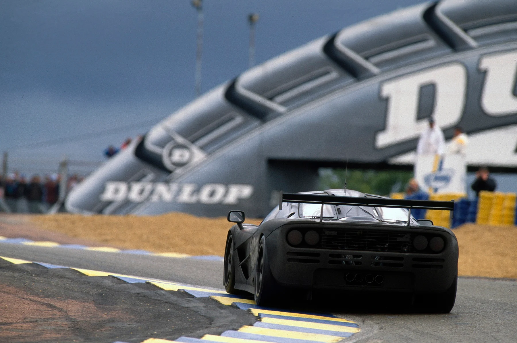 Heritage - Our-legendary-le-mans-triumph - The 1995 24 Hours of Le Mans Before and during the race - 4