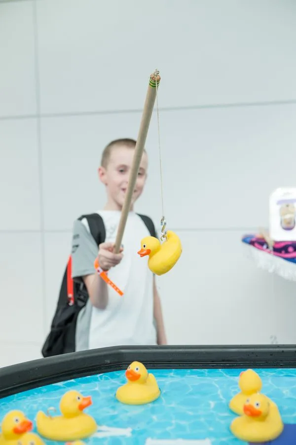 Latest-news - Mclarenracing - Article - Mclaren-fan-day-6234569 - McLaren+ Fan Day 600 members joined us at McLaren HQ to watch the Brazil GP - 6