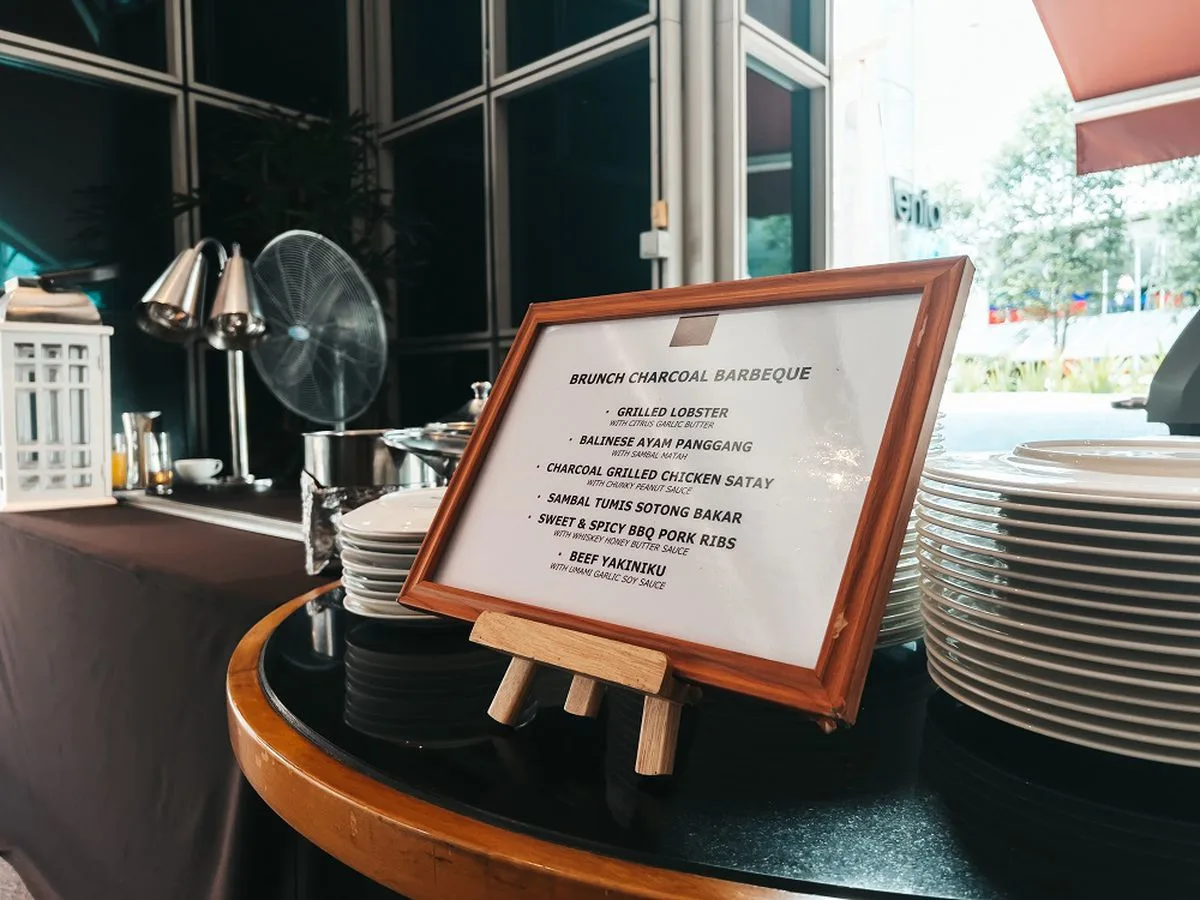 Formula-1 - 2022 - Singapore-grand-prix - Dinner-am-and-breakfast-pm-navigating-singapores-unique-sleep-schedule