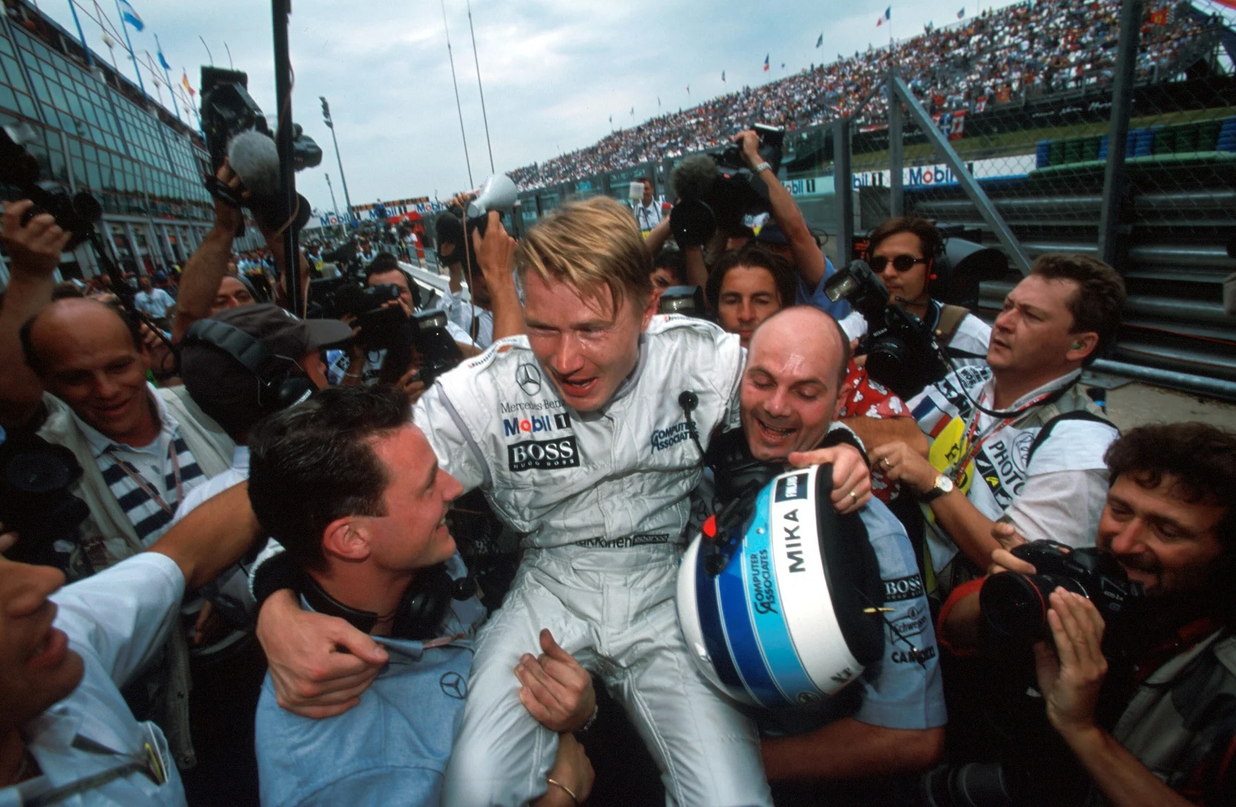 Heritage - Reuniting-mika-hakkinen-with-neil-oatley-the-brains-behind-his-first-title-winning-car - 25 years on Mika's first F1 World Championship - 2