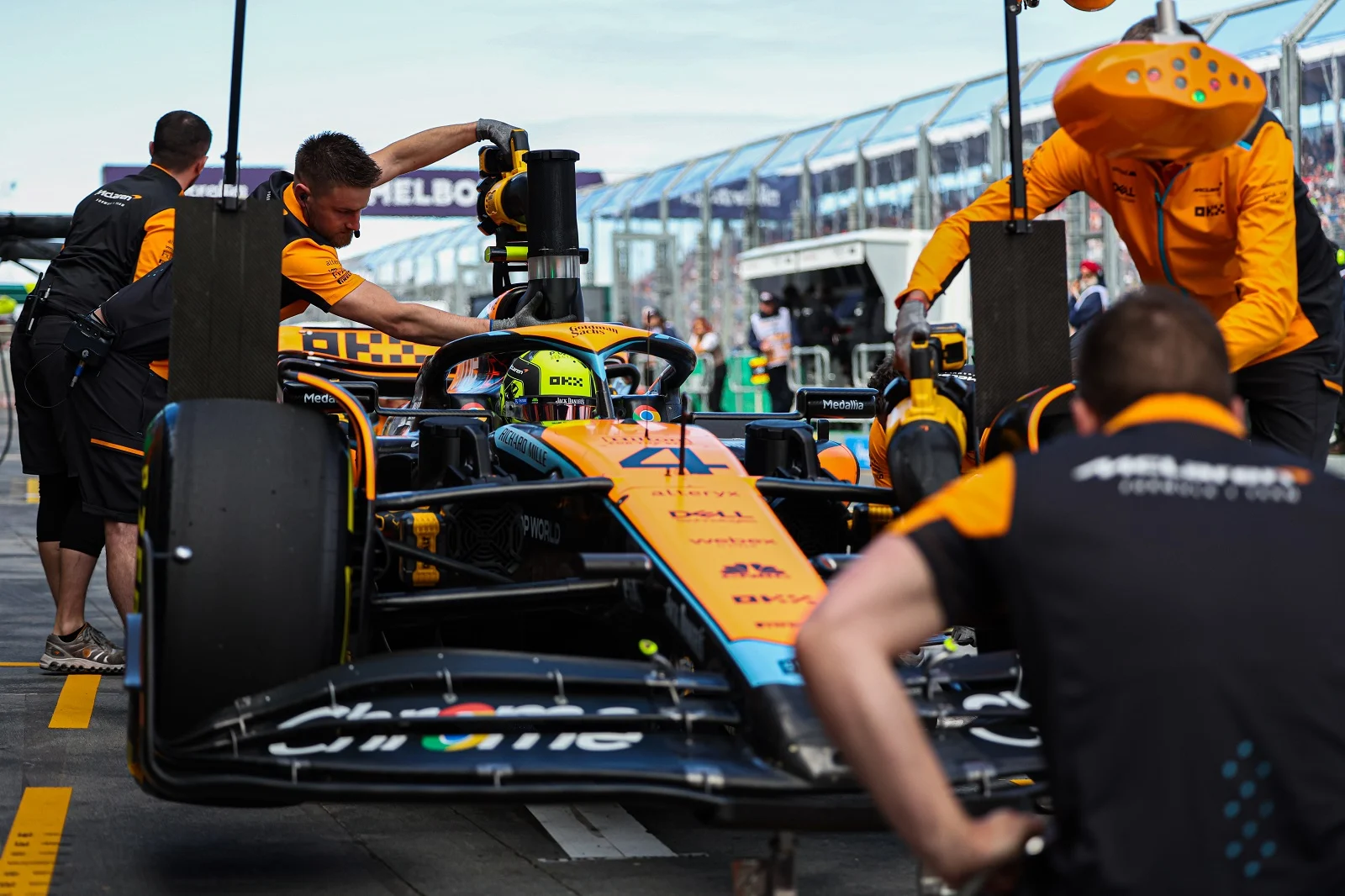 Formula-1 - 2023 - Australian-grand-prix - The-engineering-room