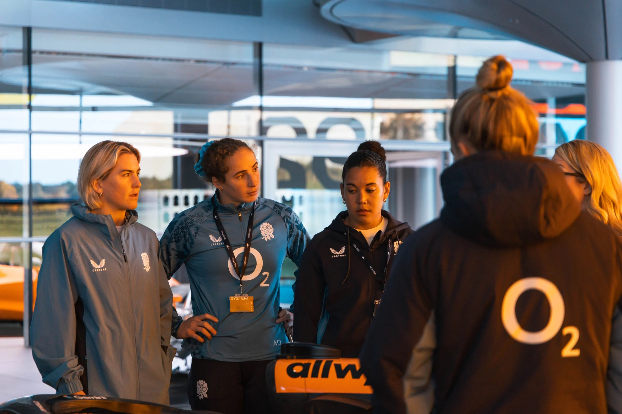 Image - Gallery - Formula 1 - 2026 - Lando Norris meets the Red Roses - 5